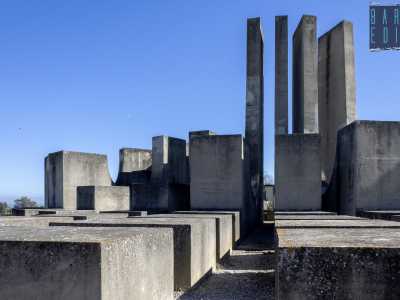 ...visitando lo Spomenik ci si sente spaesati, coinvolti e avvolti dall�architettura...